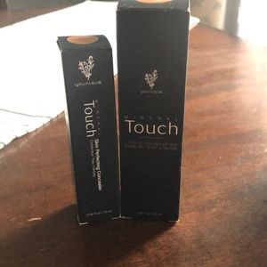 Younique— Liquid foundation and concealer